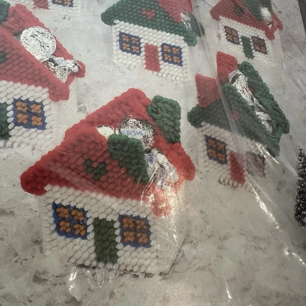 VTG Plastic Canvas For All Seasons Christmas Cottages W90-504‎ Sealed
